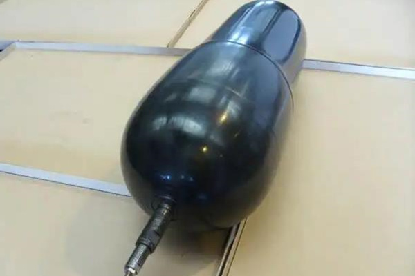 蓄能器里面的液壓油有哪些污染與危害？
